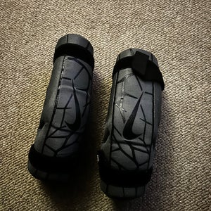Large Youth Nike Vapor Arm Pads (Used)