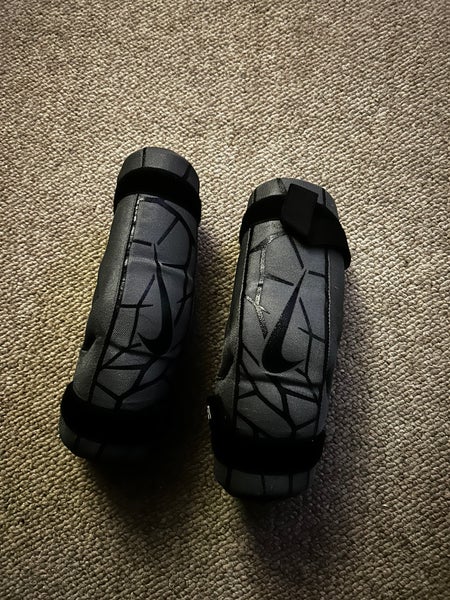 Large Youth Nike Vapor Arm Pads (Used)