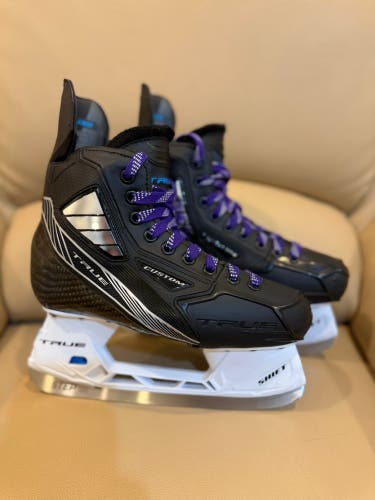 True Custom Pro Hockey Skates Regular Width Size 5