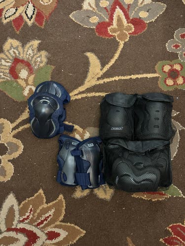 2 Sets Of Junior Inline Protective Pads