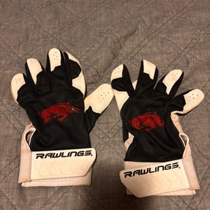 Player issued Arkansas batting gloves