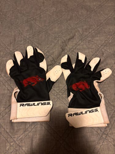 Player issued Arkansas batting gloves