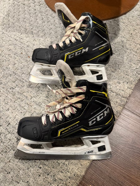 2020 CCM Super Tacks 9380 Hockey Goalie Skates Regular Width Size 1.5 (Used)