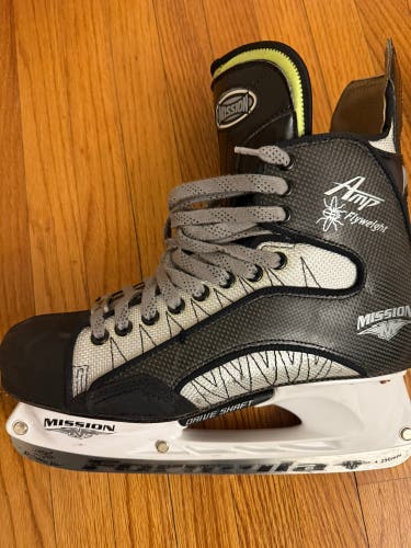 2004 Mission Amp Flyweight Hockey Skates Regular Width 13 (Used)
