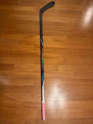 Repaired | P28 | 77 Flex Senior Bauer Tracer Right Hand Hockey Stick P28 Pro Stock (Used)