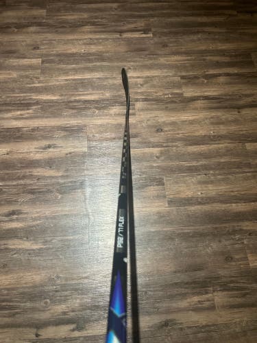 Senior Bauer Vapor FlyLite Right Handed Hockey Stick P92 77 Flex Pro Stock (New)