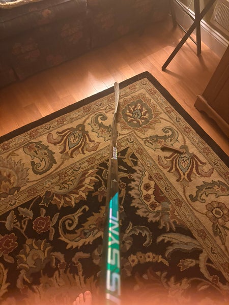 Senior Bauer Nexus Sync Right Handed Hockey Stick P28 77 Flex (Used)