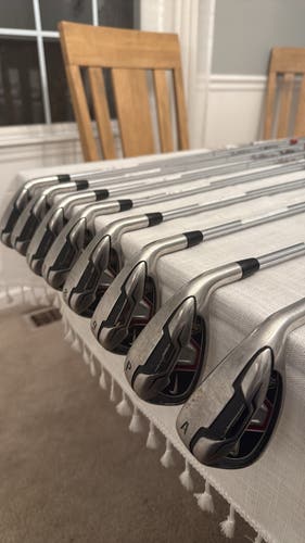 Men's Nike VRS Covert X Right Handed Iron Set Stiff Flex (8 Clubs) #4 - #9, PW, GW Steel Shaft (Used