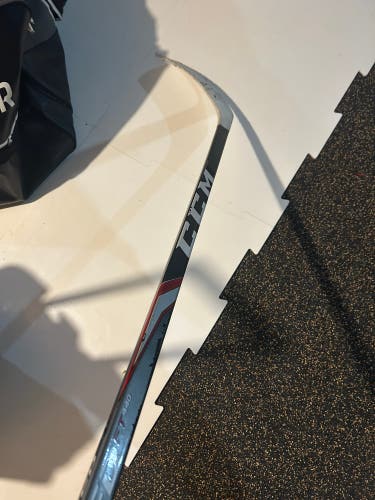 Senior CCM JetSpeed FT440 Right Handed Hockey Stick P29 85 Flex (Used)
