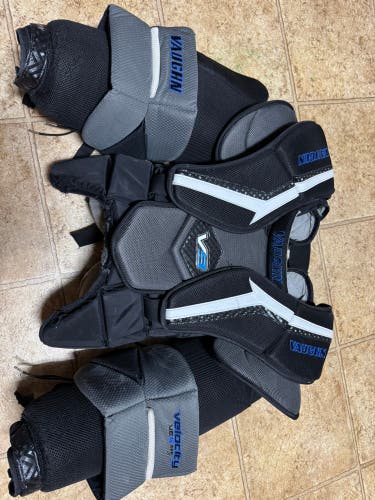 Vaughn Velocity V9 XFP Goalie Chest Protector | Senior Large