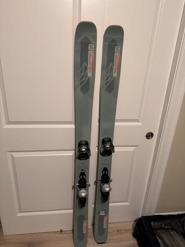 Women's 2022 All- Mountain 169 cm Salomon QST Lumen 99 Skis With Bindings Max Din 11 (Used)