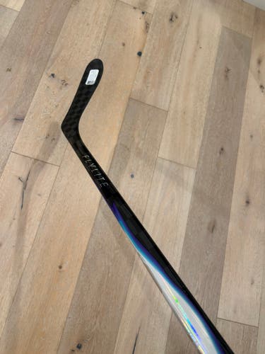 Senior Bauer Vapor FlyLite Right Handed Hockey Stick P28 70 Flex (New) (70)