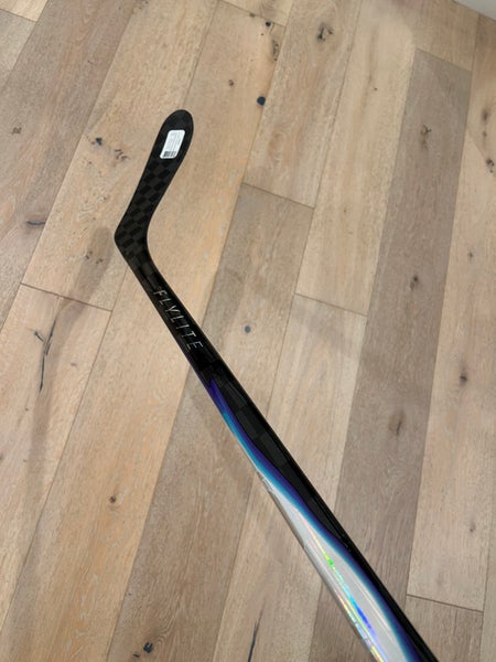 Senior Bauer Vapor FlyLite Right Handed Hockey Stick P28 70 Flex (New) (70)