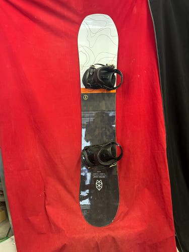Snowboard: Salomon Snowboard All Mountain Directional Twin 154 cm (Used)
