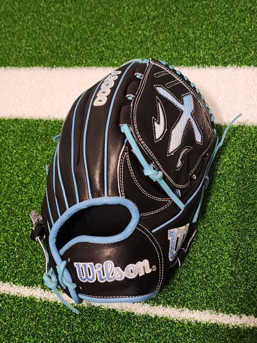 2025 Wilson RH Pitcher's A2000 Baseball Glove 12" (New)