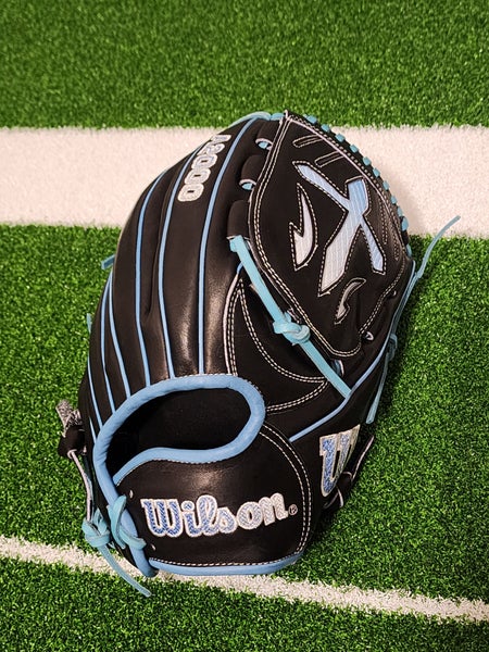 2025 Wilson RH Pitcher's A2000 Baseball Glove 12" (New)