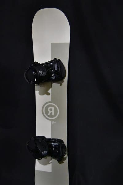 NEW RIDE AGENDA SNOWBOARD SIZE 149 CM WITH SALOMON MEDIUM BINDINGS