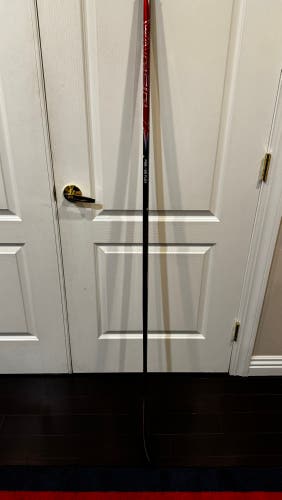Red Intermediate Bauer Vapor FlyLite Right Handed Hockey Stick P28 65 Flex (New)