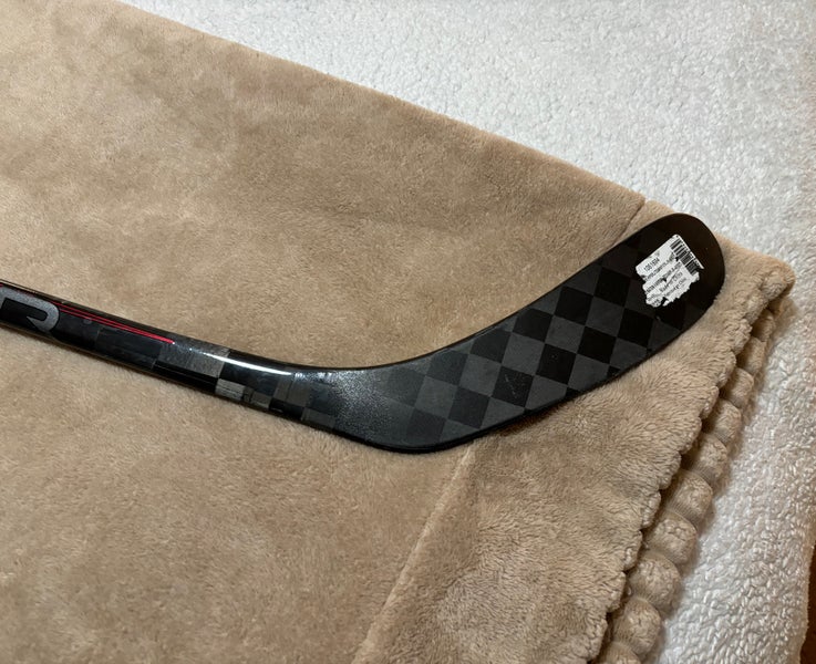 Junior Bauer Vapor Hyperlite 2 Right Handed Hockey Stick P28 40 Flex (Used)