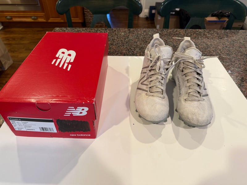 New Balance FreezeLX v4 - Men's Cleats (Size 8.5)