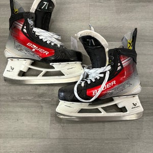 2023 Bauer Vapor Hyperlite 2 Hockey Skates Regular Width Pro Stock 8.5 (Used)