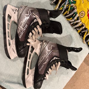 2021 Bauer Vapor Hyperlite Hockey Skates Regular Width Pro Stock 8.5 (Used)