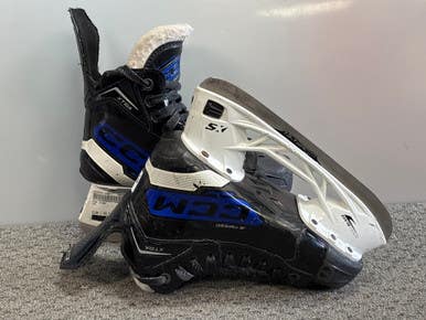 Used CCM XTRA Junior Hockey Skate Junior 03.5 11858-S000081929