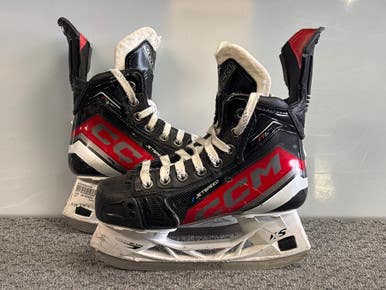 Used CCM JETSPEED FT6 PRO Junior Hockey Skate Junior 02.5 11858-S000080950