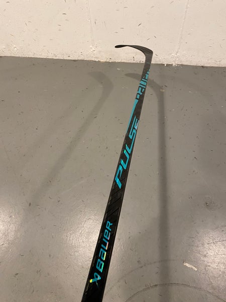 Junior Bauer Pulse Right Handed Hockey Stick P28 50 Flex (New)