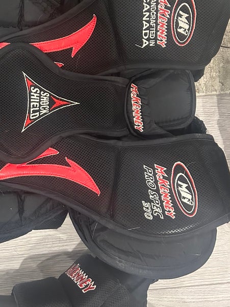 Medium Mckenney Pro Spec 370 Goalie Chest Protector (Used)