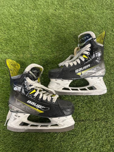 Junior Bauer Vapor X4 Hockey Skates Regular Width Size 3.5 (Used)