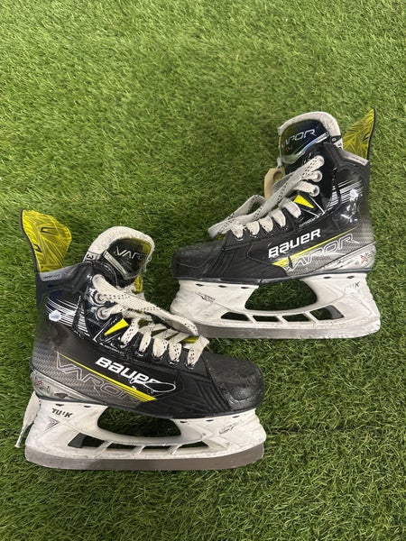 Junior Bauer Vapor X4 Hockey Skates Regular Width Size 3.5 (Used)