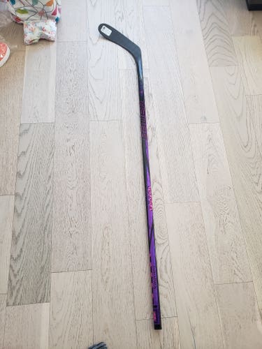 Junior Bauer Twitch Left Hand Hockey Stick P28 40 Flex (New)