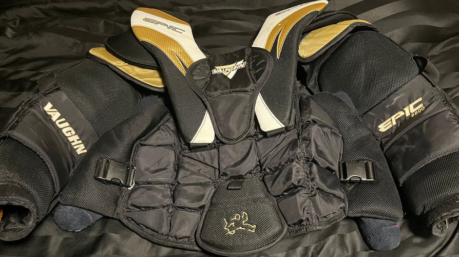Large Vaughn Epic 8800 Goalie Chest Protector (Used)