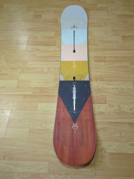 Used 152cm Burton Yeasayer Flying V Snowboard. 