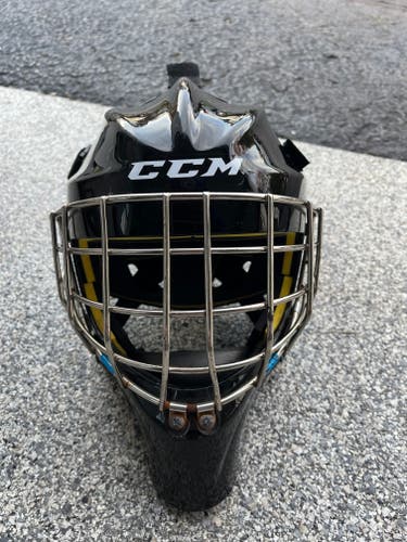 Junior Medium CCM Axis 1.5 Goalie Mask (Used)