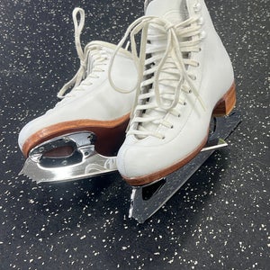 Used Riedell CELEBRITY WomensFigure Skate White Junior 1 11849-S000033692