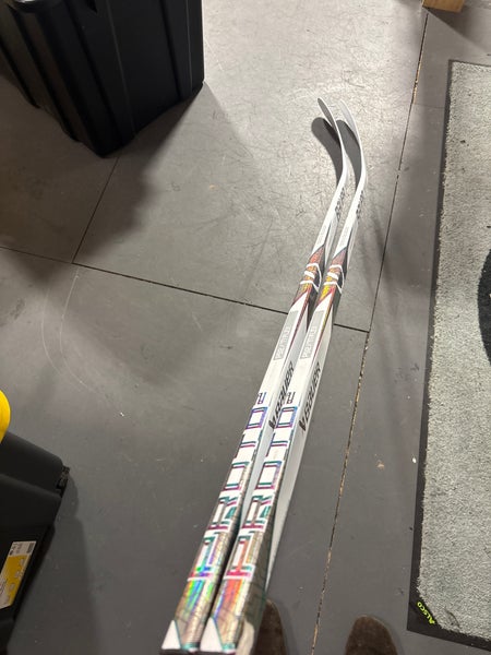 (2 pack) Senior Bauer Proto2 Right Handed Hockey Stick P92 77 Flex (New)