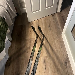 Senior Bauer Vapor Hyperlite 2 Left Hand Hockey Stick P90TM 70 Flex (Used)