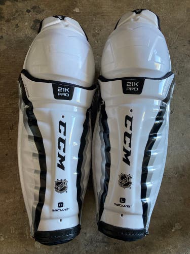 Senior CCM 21K 15" Shin Pads (Used)
