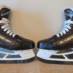2025 Bauer Supreme Shadow Hockey Skates Regular Width Size 4 (Used)