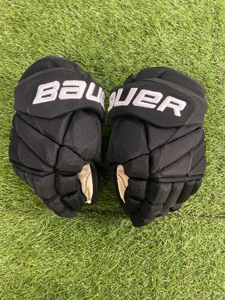 Senior Bauer Vapor Hyperlite Hockey Skates Regular Width Pro Stock 9 (Used)