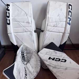 Black 31" Intermediate CCM EFLEX 6.9 Goalie Full Set Regular (Used)