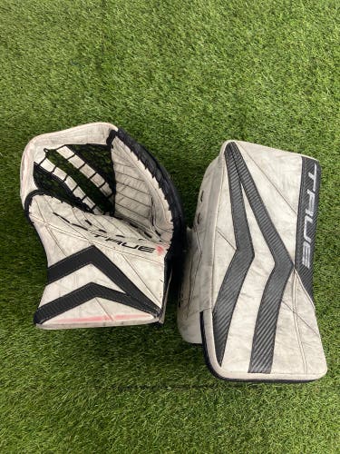 White Senior True Catalyst PX3 Goalie Gloves & Blockers Regular (Used)