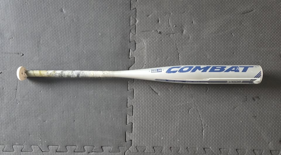 2016 Combat Vigor Composite BBCOR Certified Bat (-3) 30 oz 33" (Used)