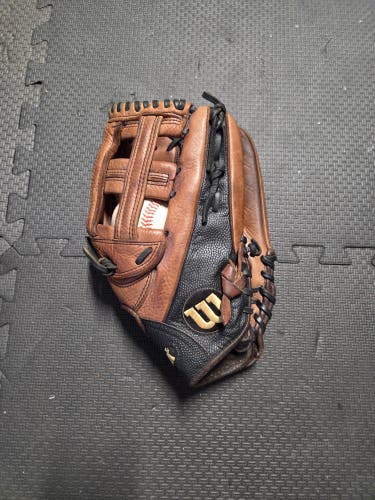Outfield RH Wilson A1000 Baseball Glove 12" (Used)