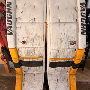 36" Vaughn Velocity V7 Goalie Leg Pads (Used)