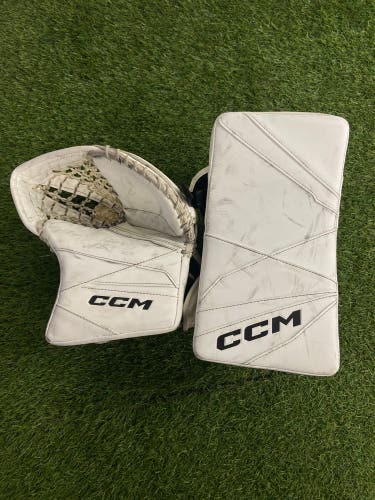 White Junior CCM Axis 2.5 Goalie Gloves & Blockers Regular (Used)