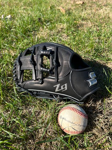 SSK Z9 Maestro LHT 11.5” Black/Silver Spiral I Web Infield Baseball Glove