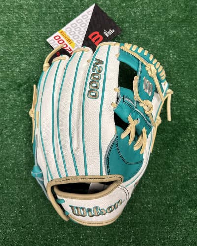 Wilson A2000 12" H12 Fastpitch Softball Infield Glove - White Teal